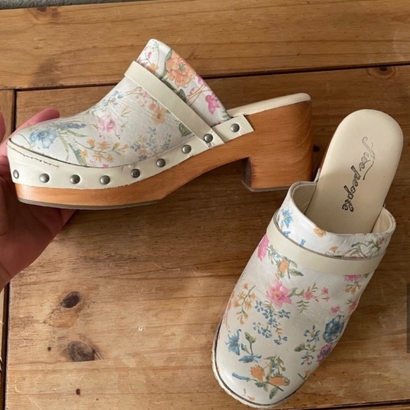 Free People Boho Calabasas Floral Leather Clogs With Rivet Trimming Size 41 New - Picture 13 of 15